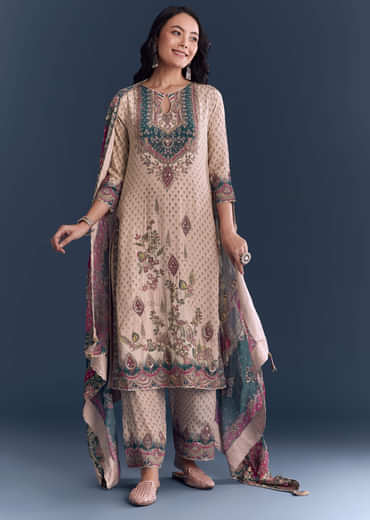 Baby Pink Crepe Kurta Set With Indie Print And Zari Work