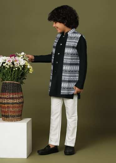 Black Jacket Kurta Set In Silk With White Digital Print