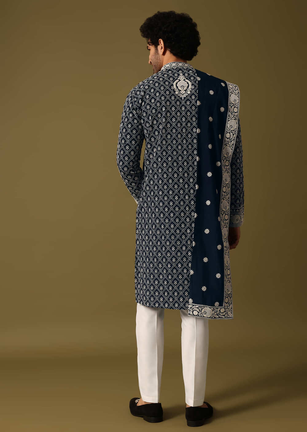Blue Kurta Pant Set With Dupatta In Resham Work
