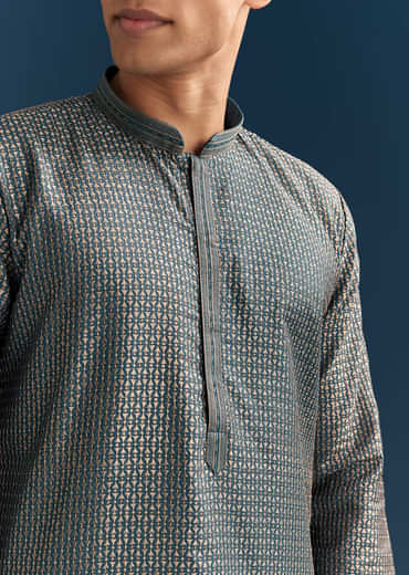 Blue Silk Textured Kurta Set For Men With Embroidery