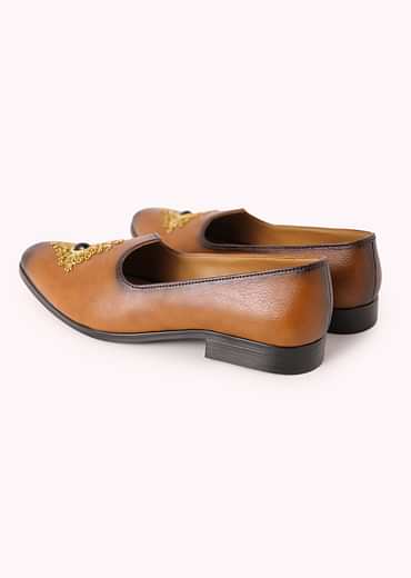 Brown Shaded Juttis with Stone Work