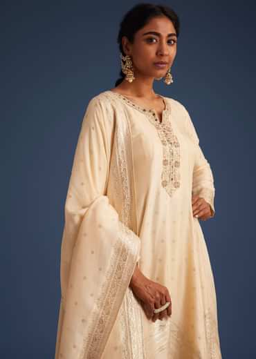 Cream Jacquard Kurta Set With Banarasi Silk Dupatta