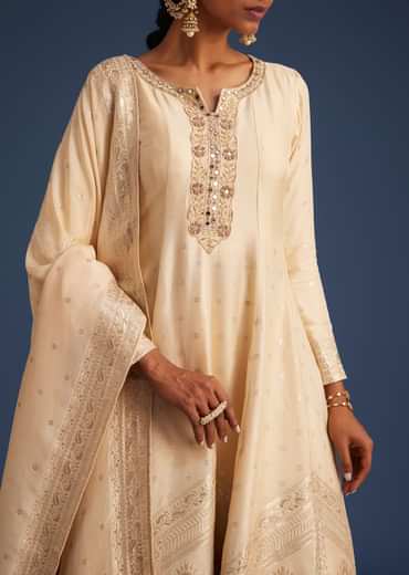 Cream Jacquard Kurta Set With Banarasi Silk Dupatta