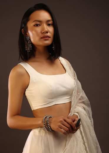 Erget White Sleeveless Blouse In Scooped Neckline