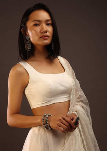 Erget White Sleeveless Blouse In Scooped Neckline