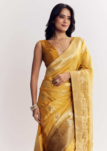 Georgette Saree With All Over Butti Woven Design