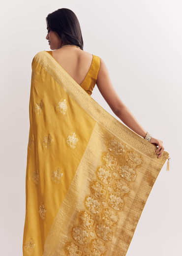 Georgette Saree With All Over Butti Woven Design