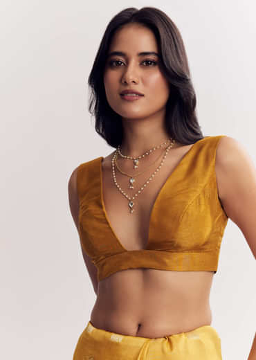 Georgette Saree With All Over Butti Woven Design