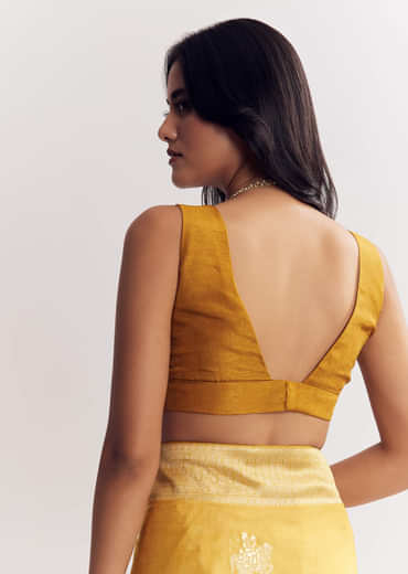 Georgette Saree With All Over Butti Woven Design