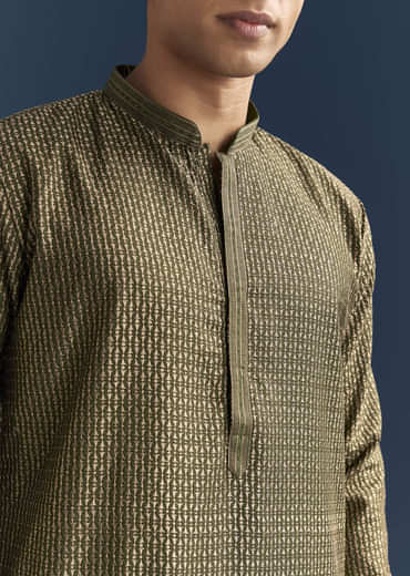 Green Silk Textured Kurta Set For Men With Embroidery