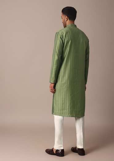Green Kurta Set With Intricate Thread Work