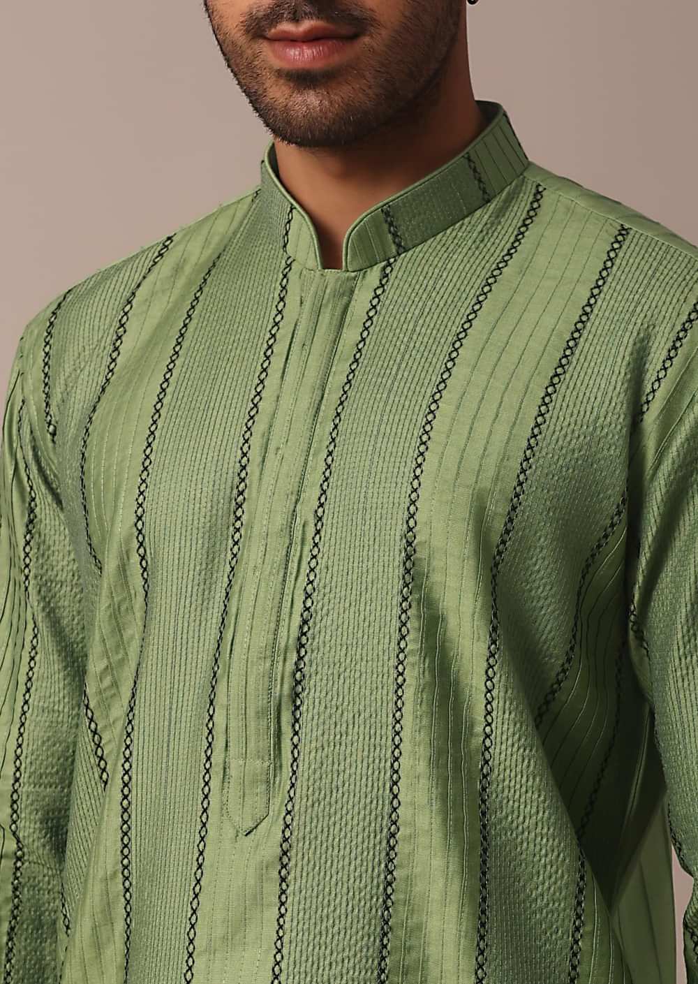 Green Kurta Set With Intricate Thread Work