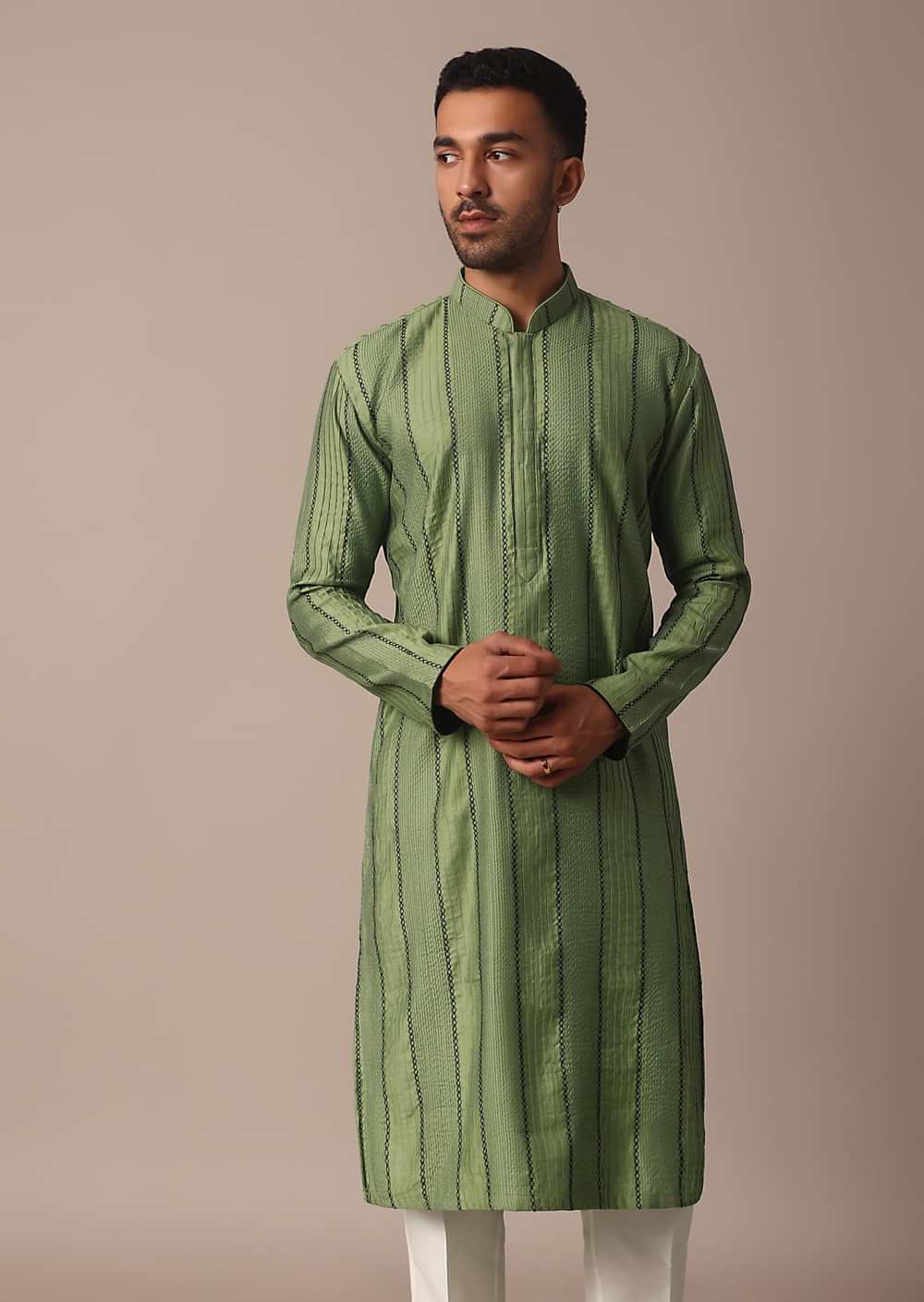 Green Kurta Set With Intricate Thread Work