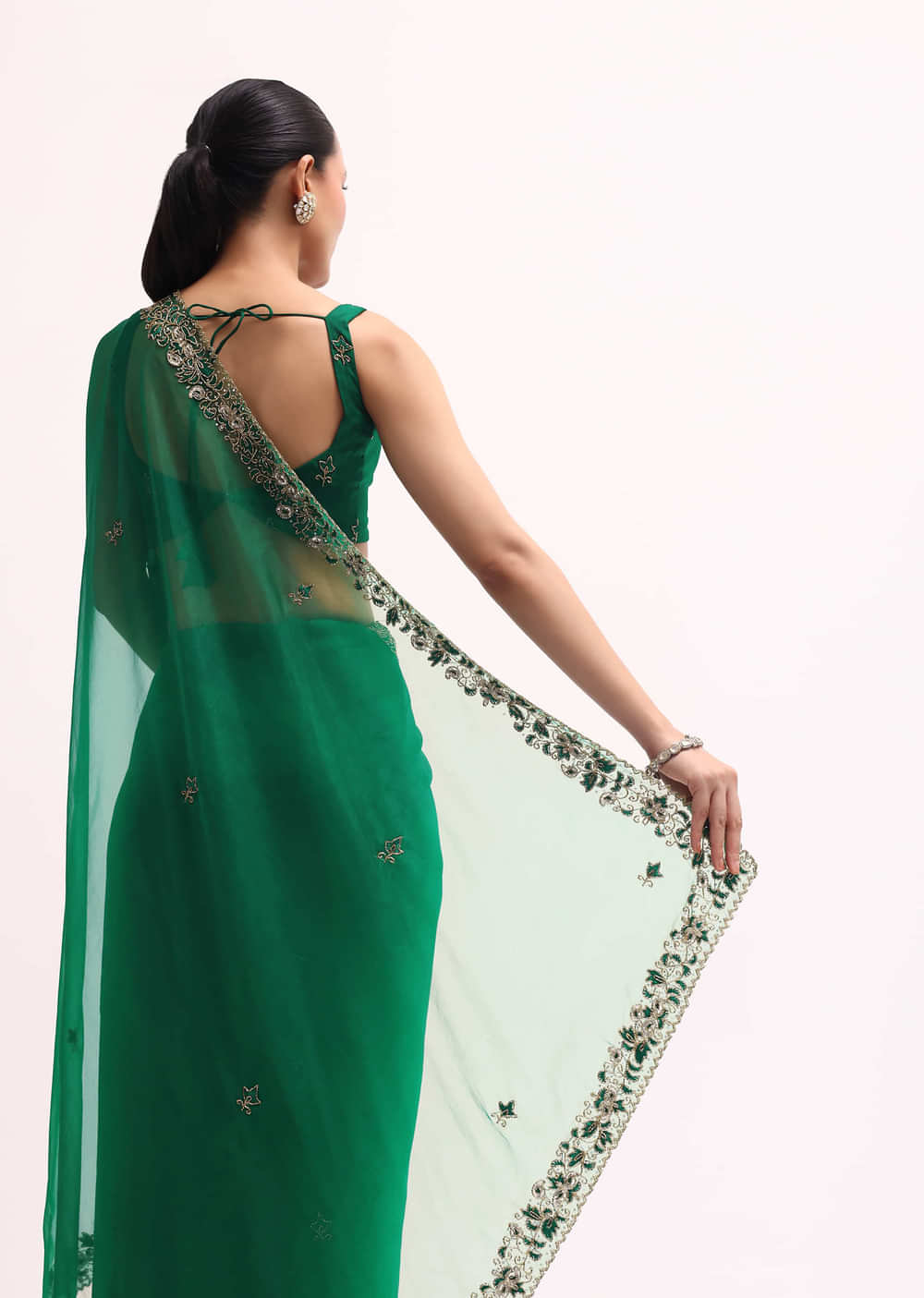 Green Scallop Border Organza Saree With Unstitched Blouse