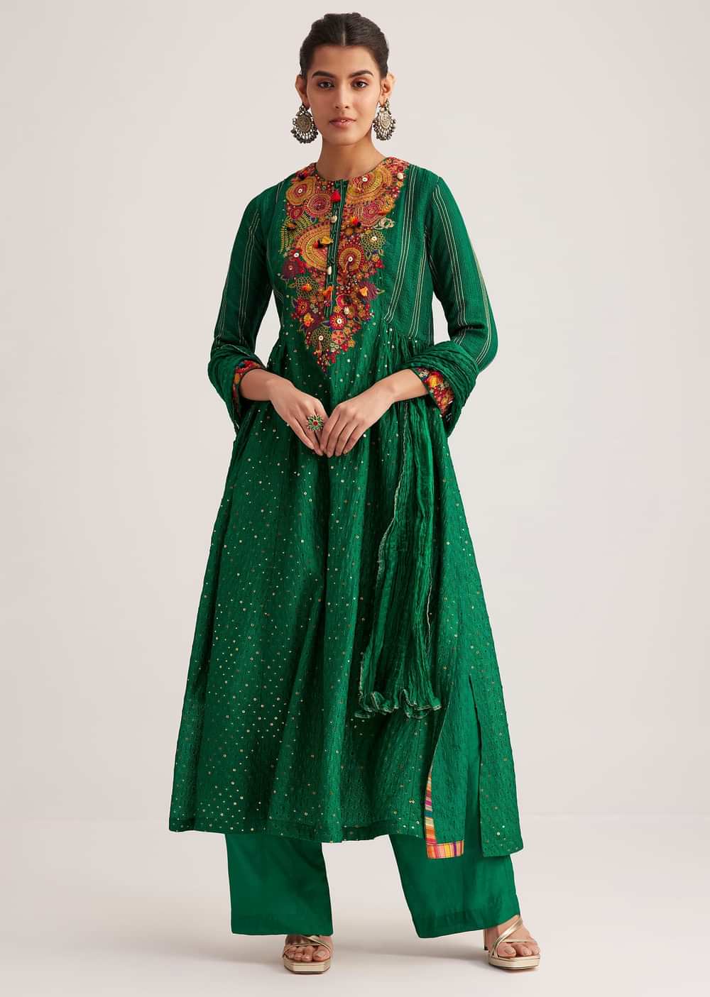 Green Silk Kurta Set With Resham Embroidery And Textured Dupatta
