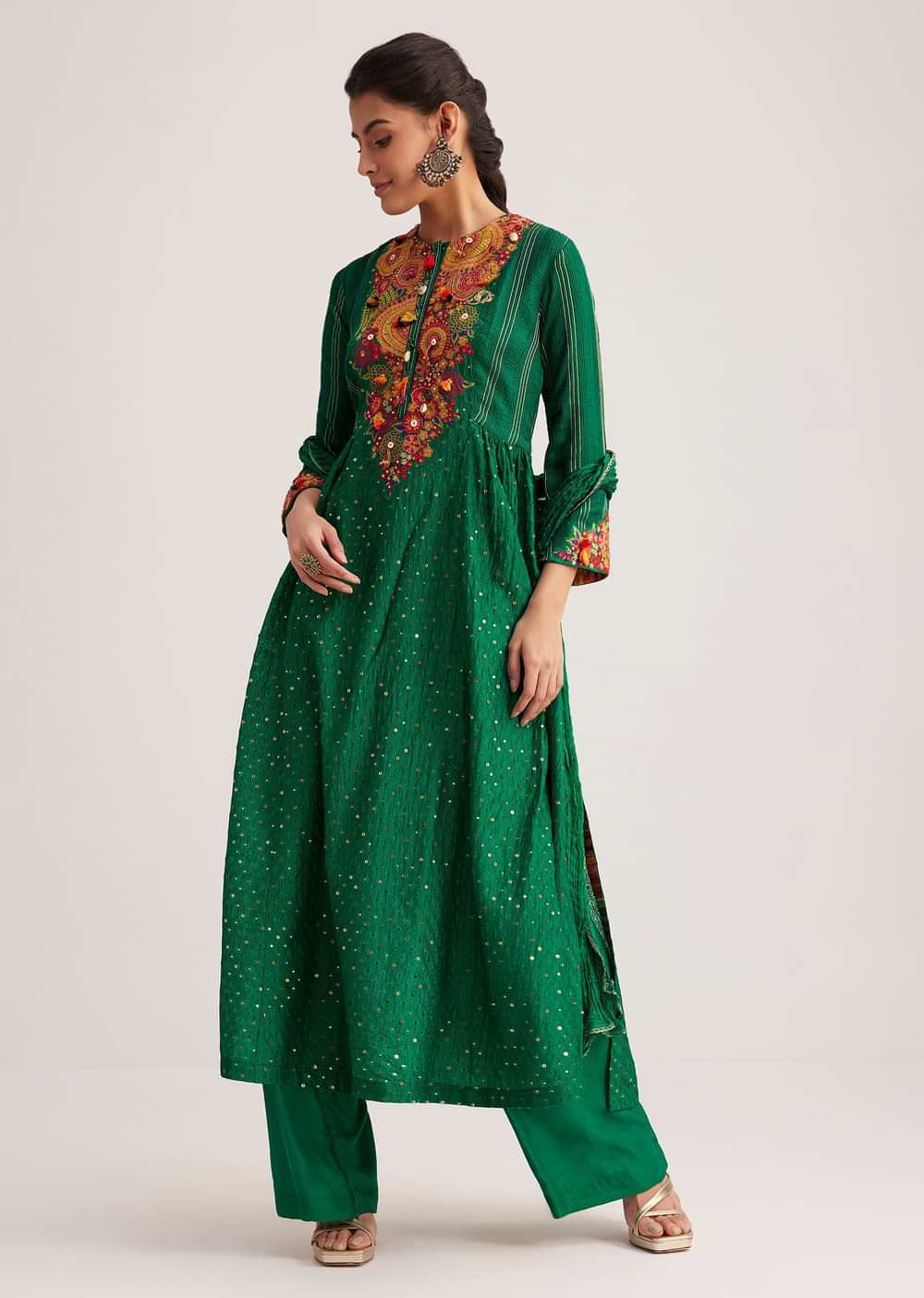 Green Silk Kurta Set With Resham Embroidery And Textured Dupatta