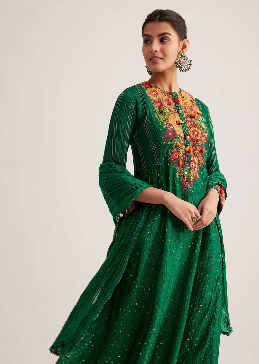 Green Silk Kurta Set With Resham Embroidery And Textured Dupatta