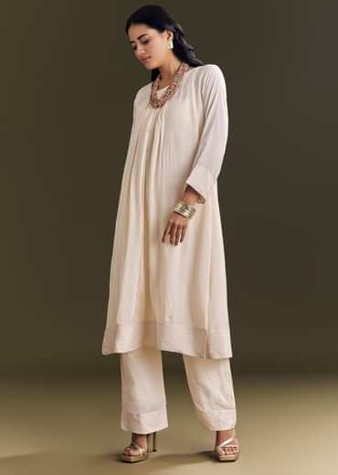 Ivory White Resham Embroidered Kurta Pant With Beaded Neckpiece