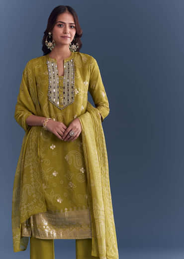 Mehendi Green Organza Kurta Set With Paisley Print And Hand Work