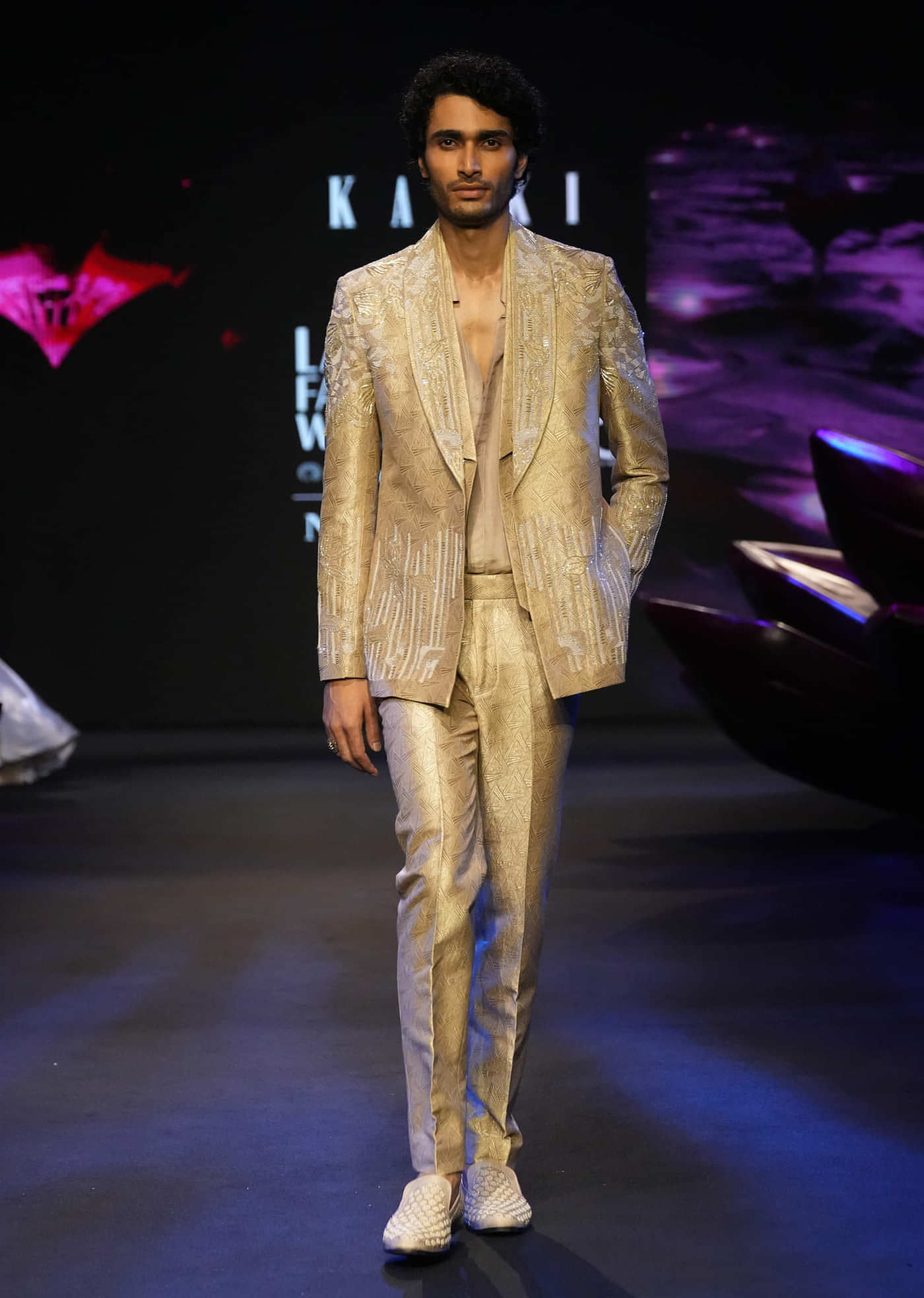 Moff Floral And Geometric Embroidered Tuxedo Suit