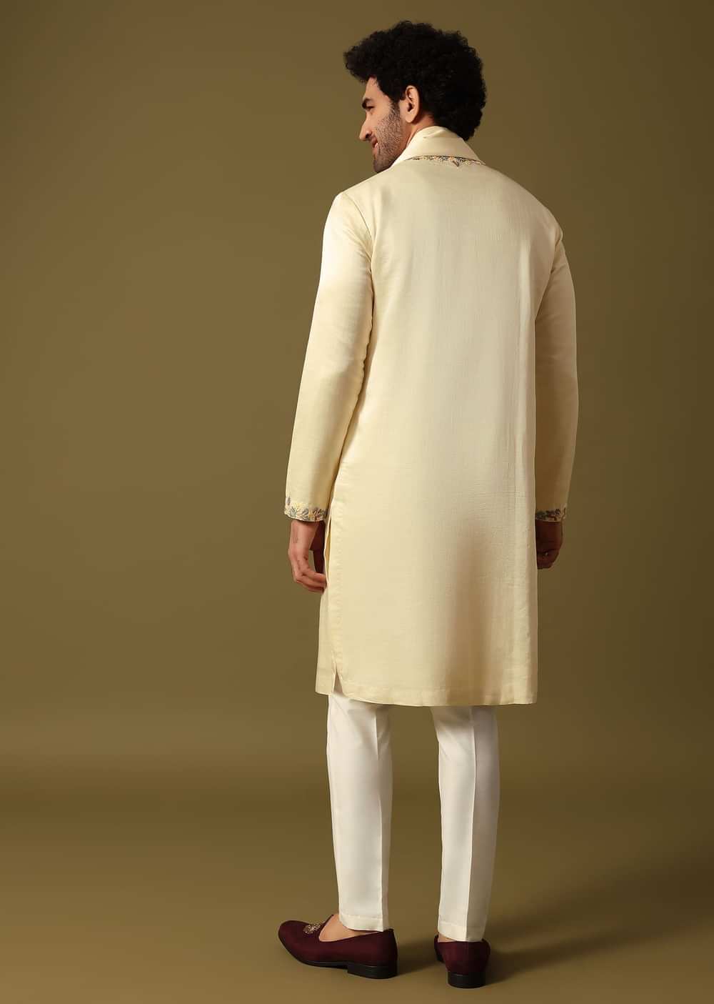 Off White Kurta Pant Set With Dupatta In Resham Work