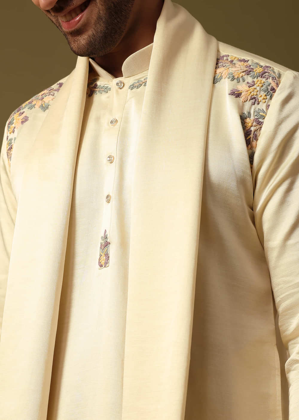 Off White Kurta Pant Set With Dupatta In Resham Work