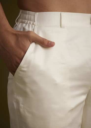 Off White Silk Thread Embroidered Kurta Set With Bandhani Dupatta