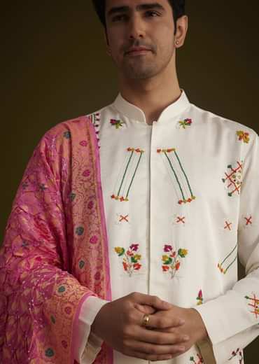 Off White Silk Thread Embroidered Kurta Set With Bandhani Dupatta
