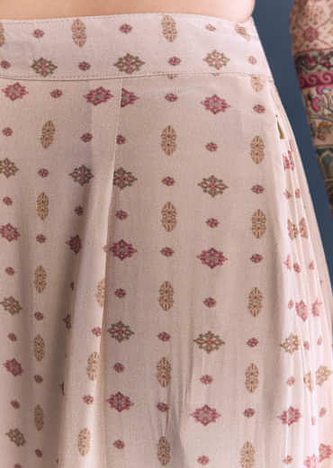 Peach Crepe Kurta Set Chic With Indie Print And Zari Work