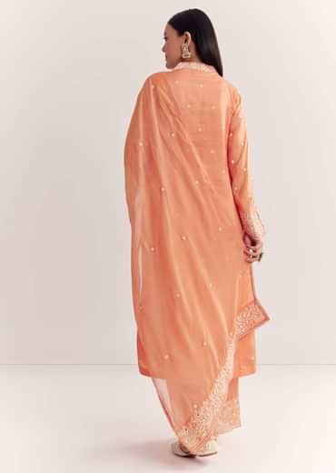Peach Silk Threadwork Kurta Set With Organza Dupatta