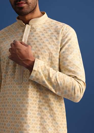 Peach Kurta Set With Foil Print Detail
