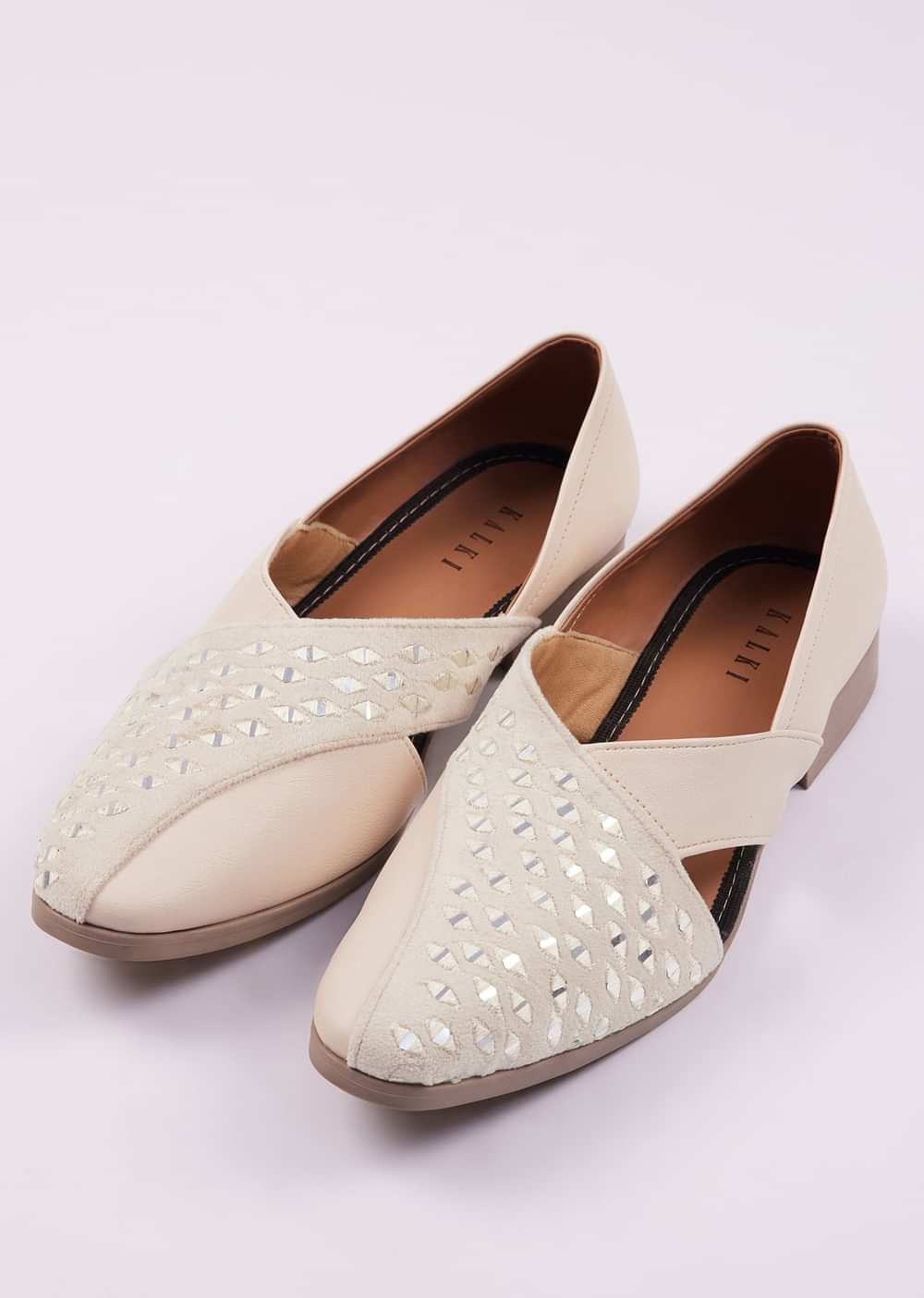 Peach Raw Silk Mirror Work Juttis