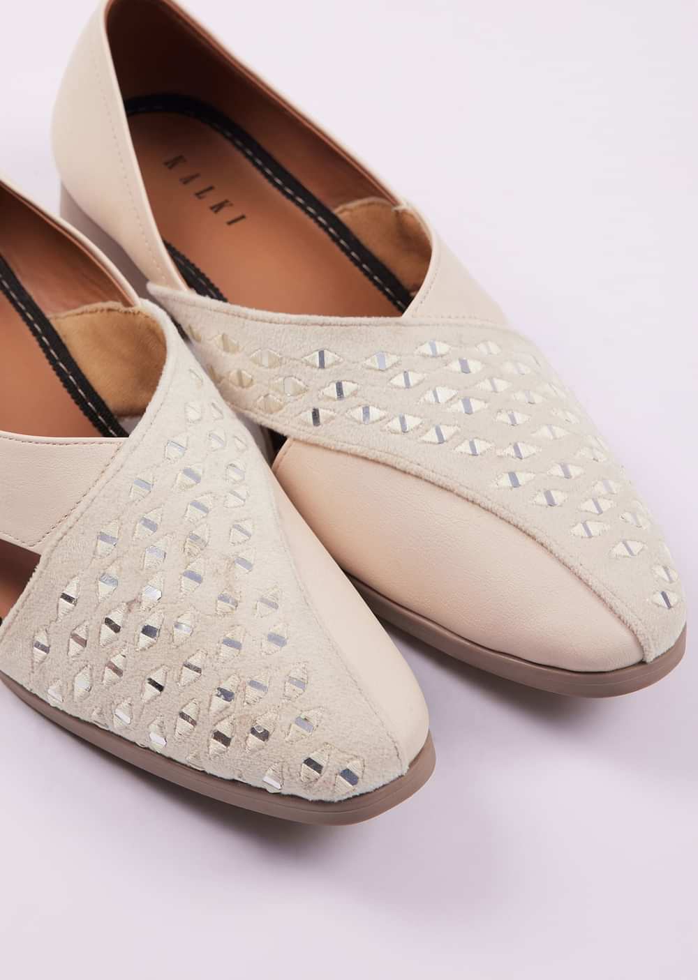 Peach Raw Silk Mirror Work Juttis