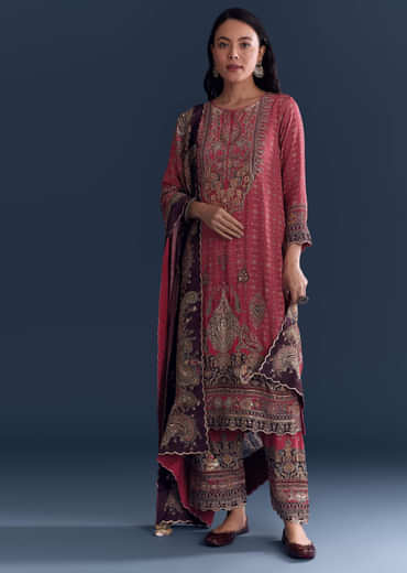 Pink Crepe Kurta Set Polished With Indie Print And Zari Work