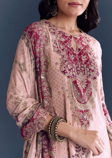 Pink Crepe Kurta Set With Indie Print And Zari Work