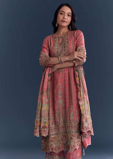 Pink Crepe Kurta Set With Indie Print And Zari Embroidery