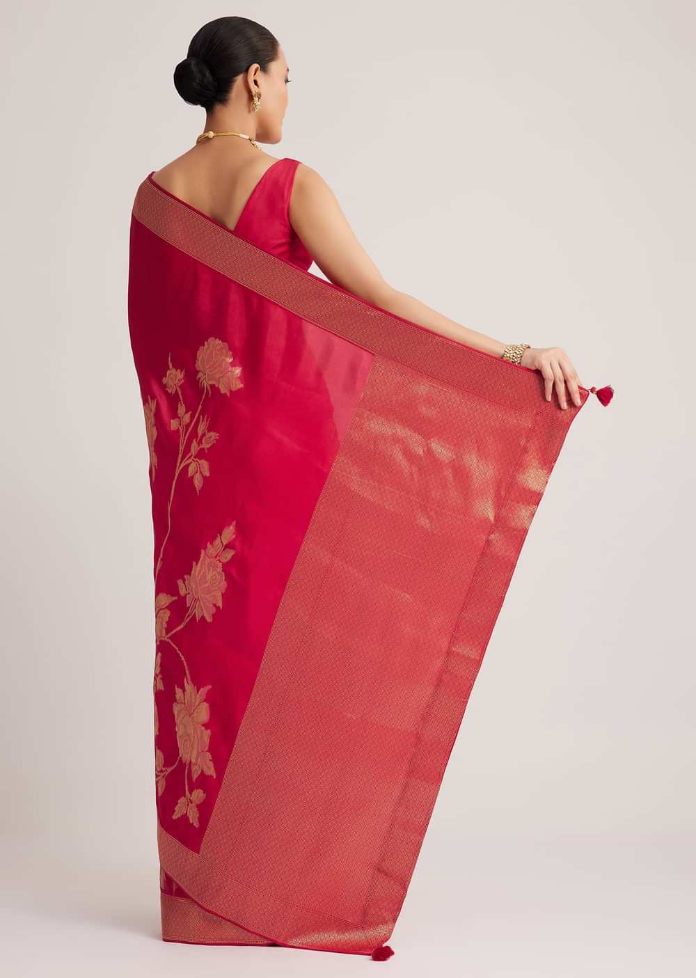Fusia Pink Dola Silk Saree With Woven Floral Motifs