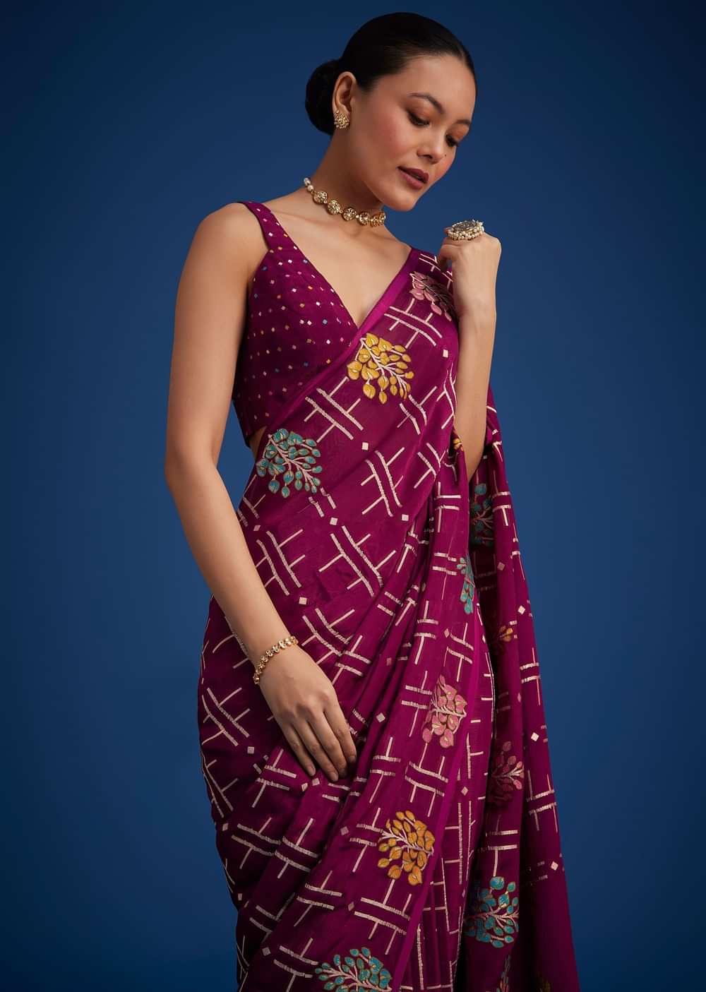 Purple Leaf woven Saree With Linear Pattern Accents