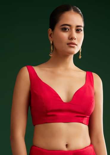 Red Dola Silk Saree With Zari Detailing