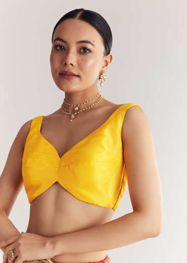 Red Dola Silk Saree With Zari Woven Motifs