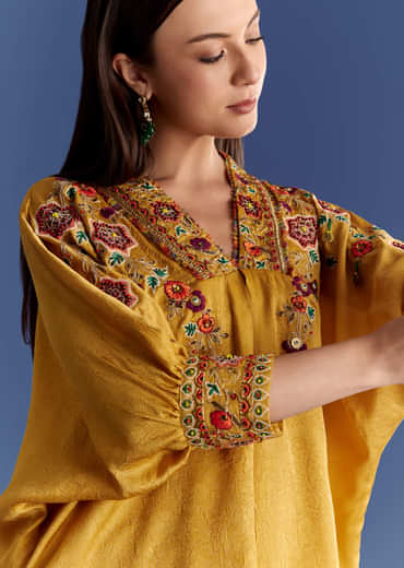 Yellow Crush Silk Kurta Set With Resham And Beads Work