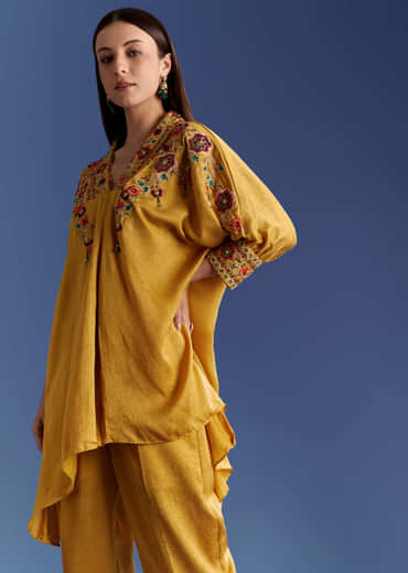 Yellow Crush Silk Kurta Set With Resham And Beads Work