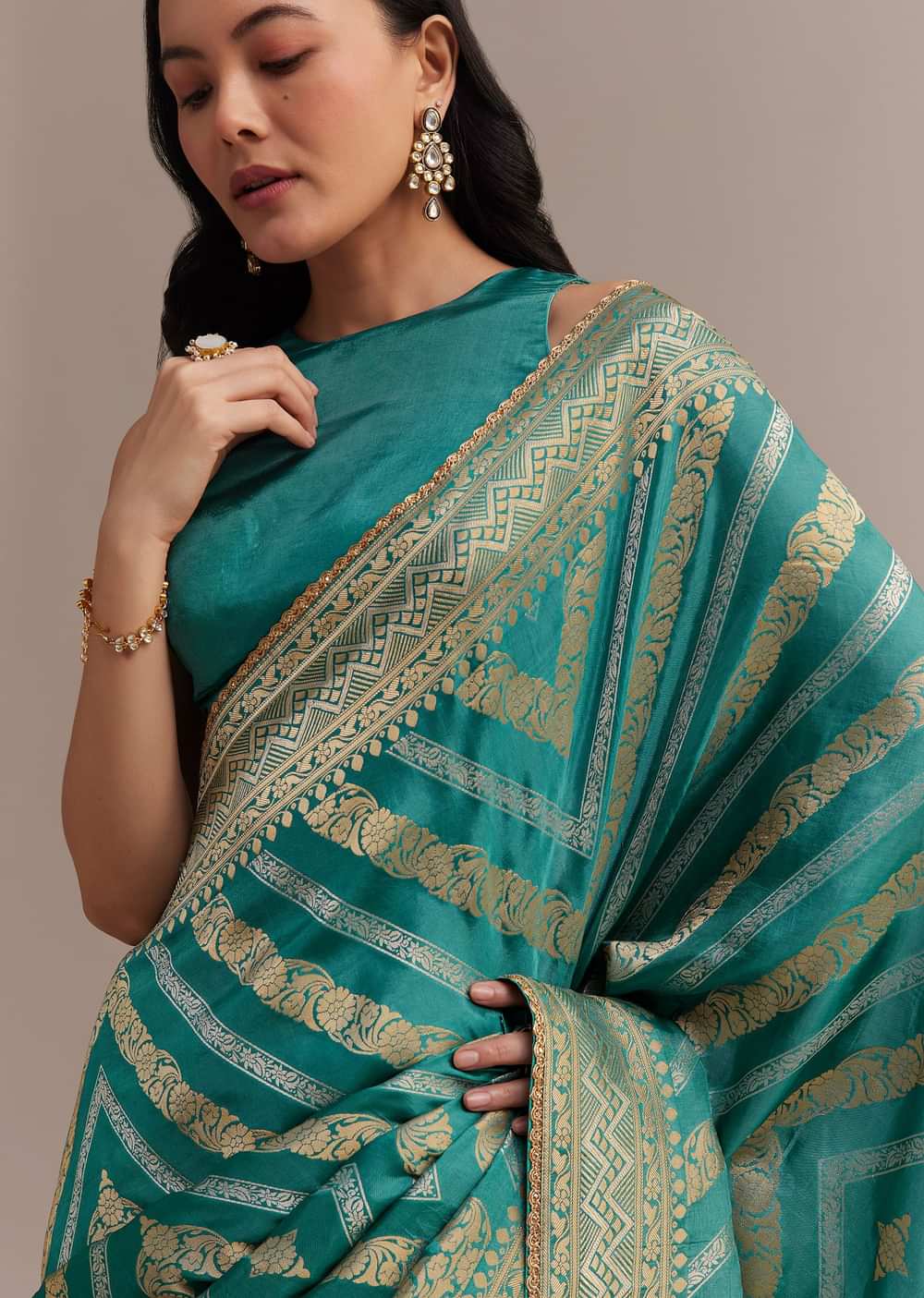 Turquoise Green Dola Silk Saree With Zari Weaving