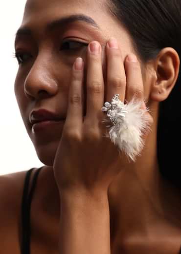 White Handcrafted Choker Necklace Set With Feather Detailing