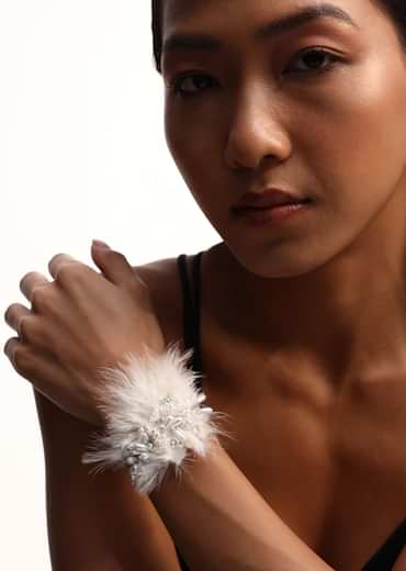 White Handcrafted Choker Necklace Set With Feather Detailing