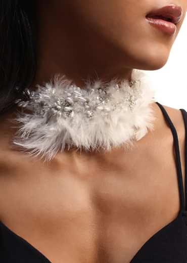 White Handcrafted Choker Necklace Set With Feather Detailing