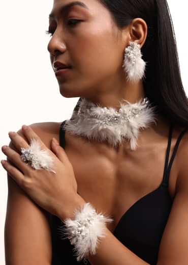 White Handcrafted Choker Necklace Set With Feather Detailing