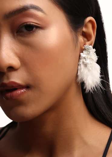 White Handcrafted Choker Necklace Set With Feather Detailing