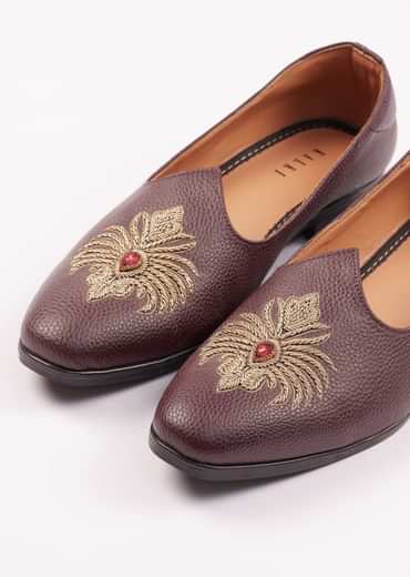 Wine Zardosi Work Juttis