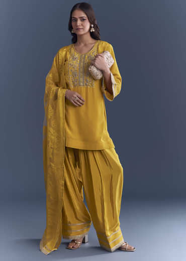 Yellow Crepe Kurta Set With Zardosi Work And Farzi Pants